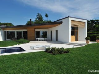 Stile moderno per una villa in legno, Woodbau Srl Woodbau Srl Nhà gỗ Gỗ Wood effect
