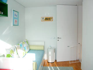 T3 em Massarelos, MOOPI - Arch + Interiors MOOPI - Arch + Interiors Dormitorios infantiles de estilo moderno