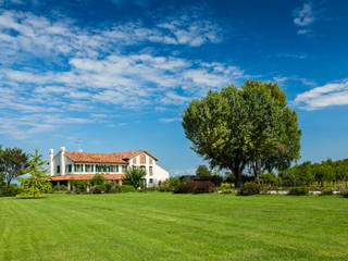 Classic House Exterior Photography, Matteo Crema Fotografo Matteo Crema Fotografo Casas de estilo clásico