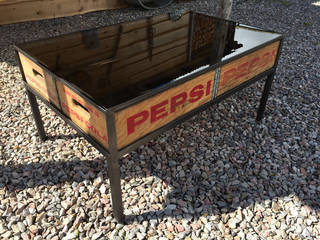 PEPSI COLA CRATE TABLE, Rust and The Wolf Rust and The Wolf Soggiorno in stile industriale