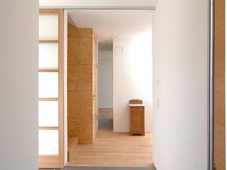 Haus LoLu, Fürst & Niedermaier, Architekten Fürst & Niedermaier, Architekten Modern Corridor, Hallway and Staircase Wood