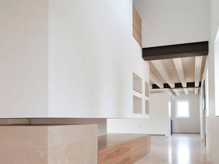 Renovation of a Farmhouse, EXiT architetti associati EXiT architetti associati Ingresso, Corridoio & Scale in stile minimalista