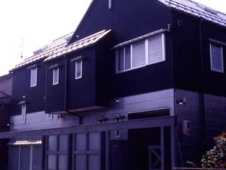 七尾市桜町の家, 酒井光憲・環境建築設計工房 酒井光憲・環境建築設計工房 บ้านและที่อยู่อาศัย เหล็ก