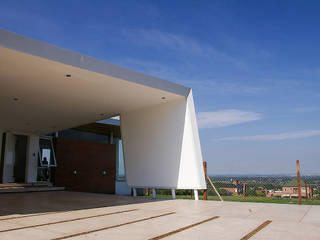 Desafiando paradigmas - Casa H Los Azhares, CB Design CB Design Modern garage/shed White