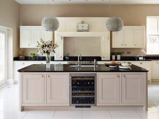 Tillingham | A Classic Family Kitchen, Davonport Davonport Cucina in stile classico Bianco