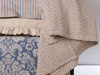 Colecção 2015-2016, António Salgado Ca. & LDA António Salgado Ca. & LDA Modern style bedroom Textile Amber/Gold