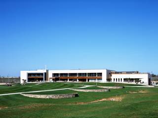 Hotel y casa club Campo de Golf El Encín, Herrero/Arquitectos Herrero/Arquitectos Moderne huizen