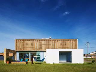 CASA 022 - Xangrila/Brasil, hola hola Casas estilo moderno: ideas, arquitectura e imágenes