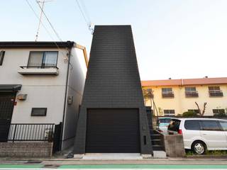 Mountain House, 関口太樹+知子建築設計事務所 関口太樹+知子建築設計事務所 モダンな 家 石 黒色
