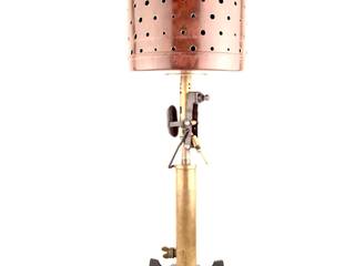 lampe conçue avec pour tête un ancien corp de chauffe sur une lance à souder le tout sur un ancien réchaud. , Le Camion Ben Le Camion Ben Industrial style houses Metal