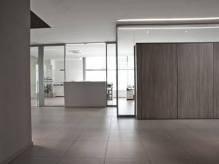 Realizzazione nuova sede Italpack spa, Paolo Cavazzoli Paolo Cavazzoli Modern Corridor, Hallway and Staircase