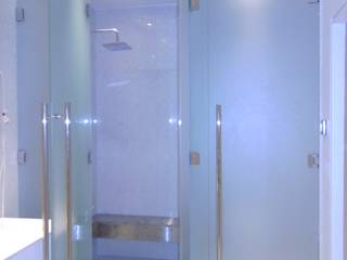 Wallhung frameless glass showers, Ion Glass Ion Glass Baños de estilo moderno Vidrio