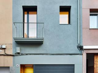 Una Casa Construida en el siglo pasado fabulosamente Transformada, Vallribera Arquitectes Vallribera Arquitectes ミニマルな 家