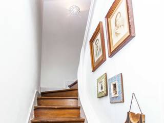 Casa Sul, um lugar onde se sente a alma portuguesa. , alma portuguesa alma portuguesa Rustic style corridor, hallway & stairs