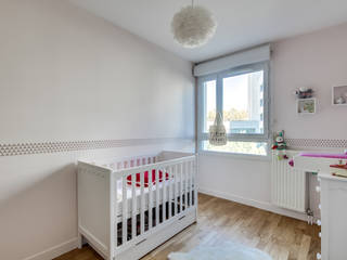 Appartement moderne à Clichy, Decorexpat Decorexpat Chambre d'enfant moderne Bois massif Rose