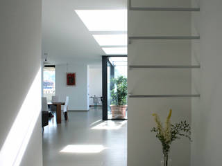 Casa GM, Maria Eliana Madonia Architetto Maria Eliana Madonia Architetto Modern Koridor, Hol & Merdivenler