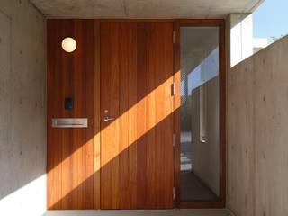 HIG邸, 株式会社エン工房 株式会社エン工房 Puertas y ventanas eclécticas Madera Acabado en madera