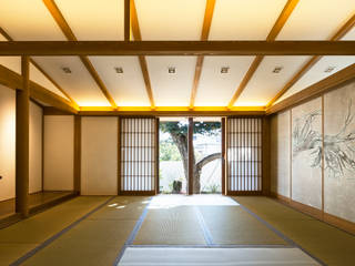 来迎寺 庫裏, 山本想太郎設計アトリエ 山本想太郎設計アトリエ クラシックデザインの 多目的室 木 木目調