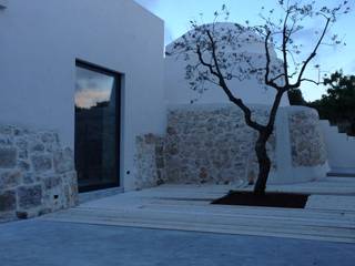 Ampliamento di un trullo, architetto Lorella Casola architetto Lorella Casola Mediterranean style houses