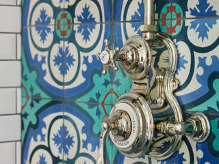 Victorian Terrace House, South-West London homify Mediterranean style bathrooms