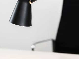 CHAPLIN Tablelamp, Formagenda GmbH Formagenda GmbH Oficinas de estilo minimalista