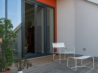 WOHNEN UND ARBEITEN IM GRÜNDERZEITHAUS, Planungsgruppe Barthelmey Planungsgruppe Barthelmey Classic style balcony, veranda & terrace