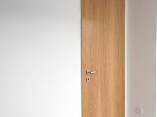 Oak House, KUUK KUUK Finestre & Porte in stile moderno Legno Effetto legno