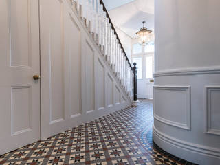 Full renovation on Trinity Road, London, Grand Design London Ltd Grand Design London Ltd Modern corridor, hallway & stairs