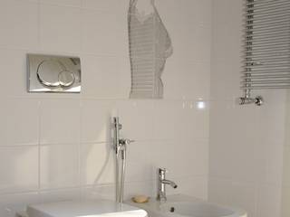 Appartamento I+R, ArchitetturaTerapia® ArchitetturaTerapia® Phòng tắm phong cách tối giản Sắt / thép White