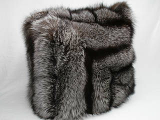 Design Kissen aus Silberfuchs , Lars Paustian - International Fur Lars Paustian - International Fur Ruang Keluarga Gaya Skandinavia Bulu White