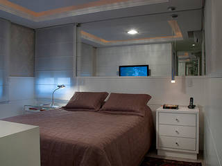 Dormitório e Closet Casal, Angela Ognibeni Arquitetura e Interiores Angela Ognibeni Arquitetura e Interiores Modern style bedroom