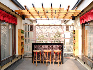 Balcony Design, Greater Noida, H5 Interior Design H5 Interior Design Rustic style balcony, veranda & terrace Wood effect