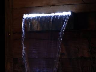 Jardin d'eau sur pilotis de bois et cuisine d'été, Taffin Taffin Garden Lighting