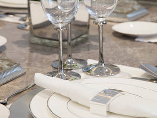 Thames Quay, JHR Interiors JHR Interiors Classic style dining room Crockery & glassware