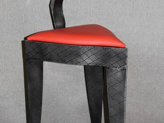 Tabouret cuir rouge, Alain Deschatres Alain Deschatres غرف اخرى حديد