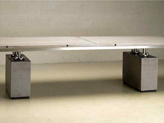 grote tafel van gerecycled hout en beton , rob schipper rob schipper Bureau industriel