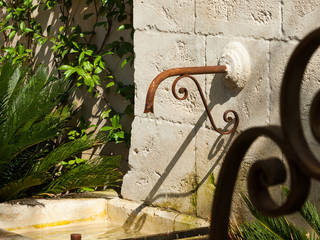 JARDIN DE VILLE - SAINTE-MAXIME, PASSAGE CITRON PASSAGE CITRON Mediterranean style garden