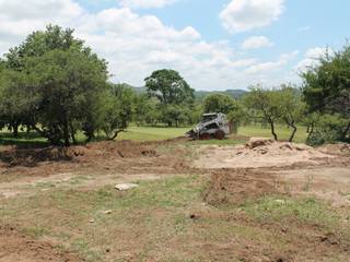 Vivienda Familiar en medio de las Sierras de Córdoba - Ejecución, MARIELA DURA ARQUITECTURA PAISAJISTA MARIELA DURA ARQUITECTURA PAISAJISTA Taman Gaya Rustic