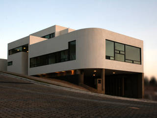 casa de la colina, wrkarquitectura wrkarquitectura Casas modernas Blanco