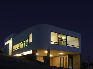 casa de la colina, wrkarquitectura wrkarquitectura Casas modernas: Ideas, diseños y decoración Blanco