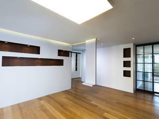 금속으로 표현한 '카페하우스', 디자인사무실 디자인사무실 Salas modernas