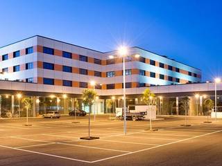 EDIFICIO COMERCIAL, ABAD Y COTONER, S.L. ABAD Y COTONER, S.L. Moderne Häuser Orange