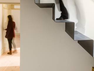 Vila Isolina, Clínica de Arquitectura Clínica de Arquitectura Modern corridor, hallway & stairs Iron/Steel Metallic/Silver