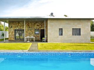 Jardín trasero y piscina Sánchez-Matamoros | Arquitecto Jardines de estilo moderno Cerámico