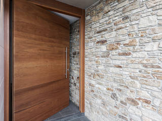 Vivienda en Mugardos, AD+ arquitectura AD+ arquitectura Front doors لکڑی Wood effect