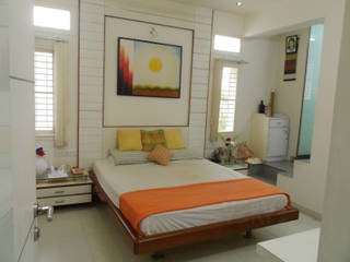 HOUSE IN WHITES, VERVE GROUP VERVE GROUP Minimalist bedroom White