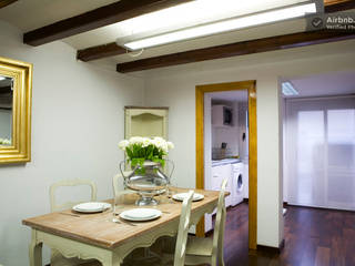 Apartamento turístico en el centro de Barcelona, Upper Design by Fernandez Architecture Firm Upper Design by Fernandez Architecture Firm Colonial style dining room