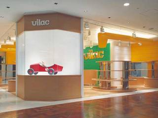 VILACおもちゃショップ/ VILAC Toy Shop, Guen BERTHEAU-SUZUKI Co.,Ltd. Guen BERTHEAU-SUZUKI Co.,Ltd. Centros comerciales modernos