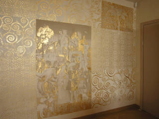 Декоративная роспись-коллаж с рельефными элементами и золочением, мастерская22 мастерская22 ห้องนั่งเล่น