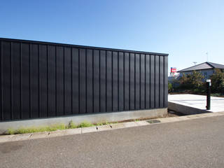 中庭の住宅, SeijiIwamaArchitects SeijiIwamaArchitects Modern Houses Metal